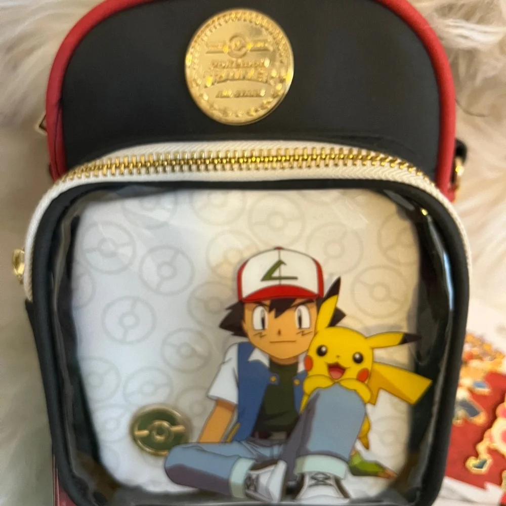 Pokémon Ash & Pikachu Pin Display Crossbody Bag 6 Pokemon Pins Lapras Butterfree - Picture 5 of 8